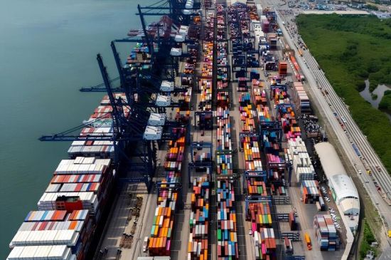 Drewry reporta caída del 7% en tarifas de contenedores en la primera semana de febrero